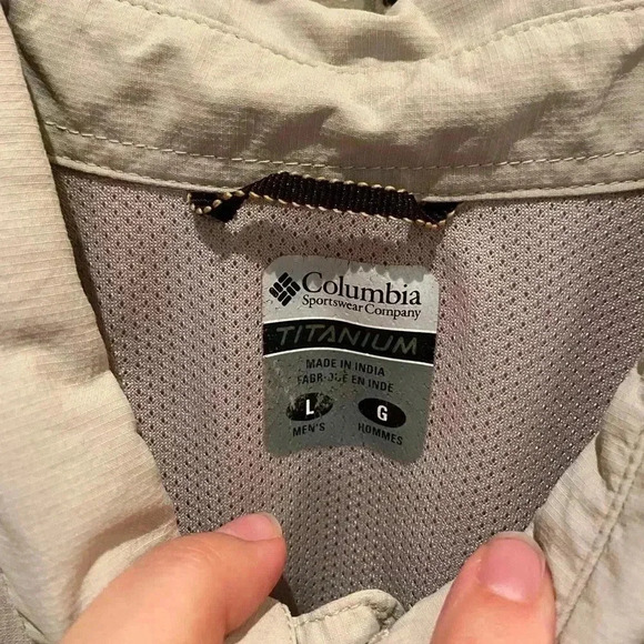 COLUMBIA TITANIUM CREAM NYLON CASUAL BUTTON DOWN L - Picture 3 of 5
